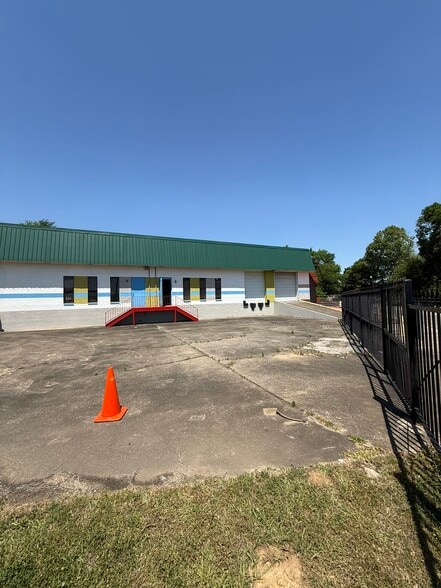 More Photos Of 6420-6436 3rd Ave N, Birmingham Warehouse For Sale
