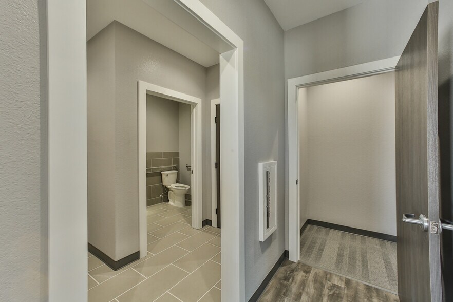 More Photos Of 800 Bonaventure Way, Sugar Land Unknown For Lease