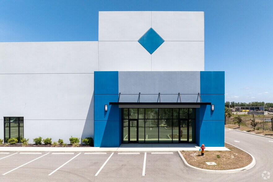 More Photos Of 16311 Domestic Ave, Fort Myers Industrial For Sale