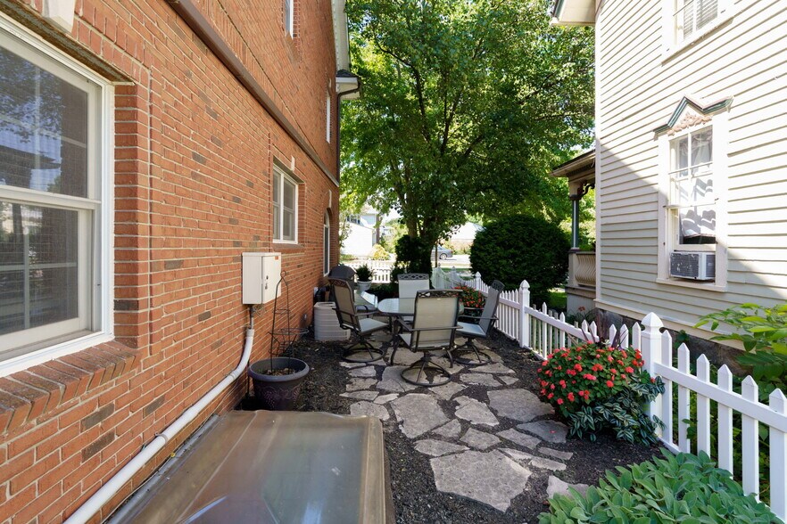 More Photos Of 206 E Liberty St, Milford Medical For Sale