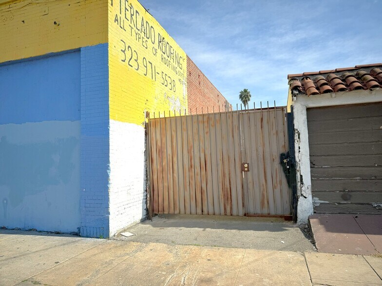 More Photos Of 6080 S Hoover St, Los Angeles Unknown For Lease