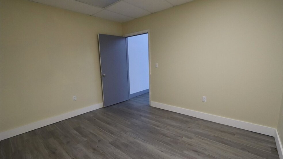 More Photos Of 420 E Ave C, Killeen Freestanding For Lease