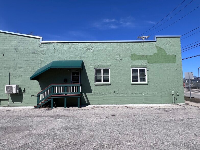More Photos Of 7 Pine St, Rutland Office For Lease