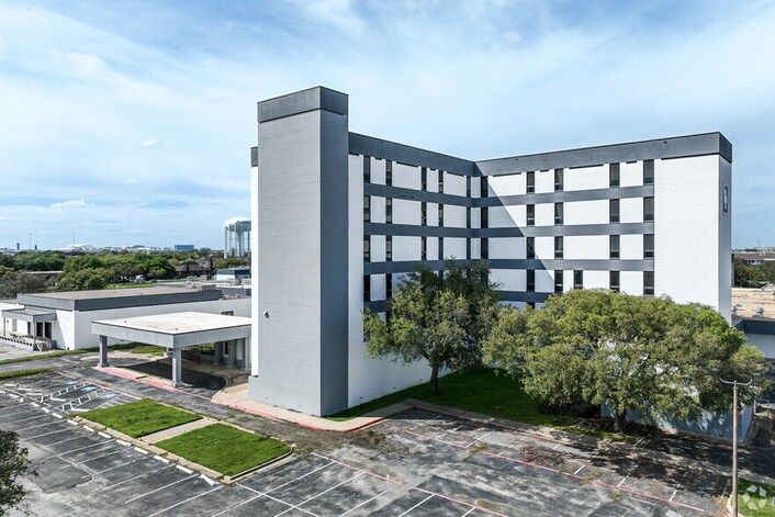 More Photos Of 2709 Hospital Blvd, Grand Prairie Hospital For Lease