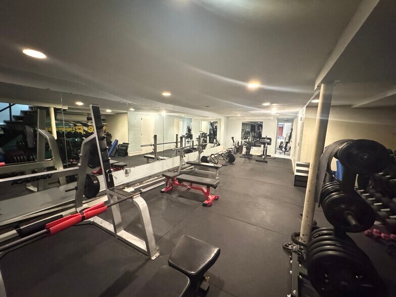 More Photos Of 42 5th Ave, Brooklyn Storefront Retail Residential For Lease