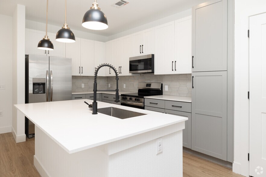 More Photos Of 2291 Mercantile St, Castle Rock Apartments For Lease