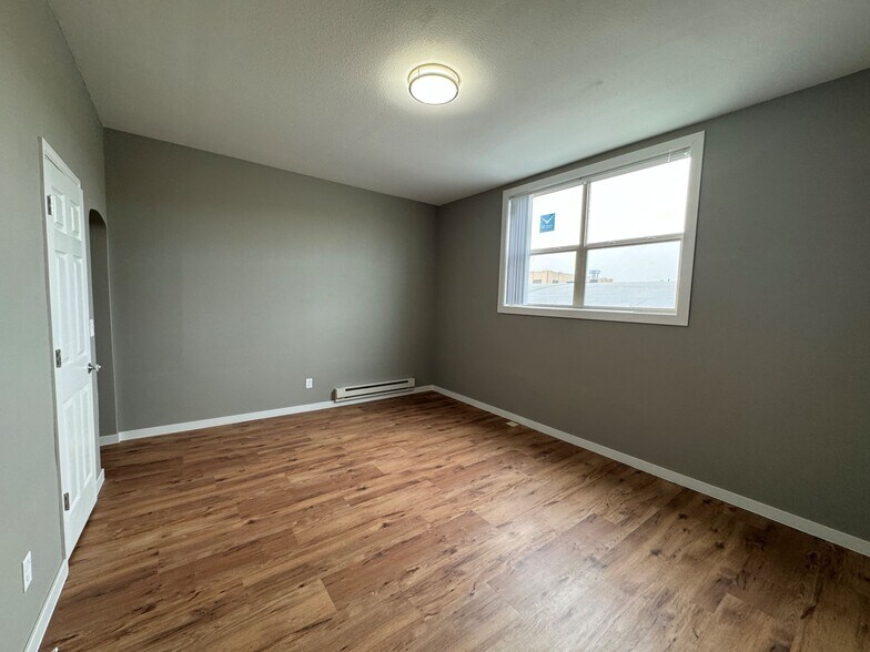 More Photos Of 112 NW 2nd Ave, Mandan Storefront Retail Residential For Lease