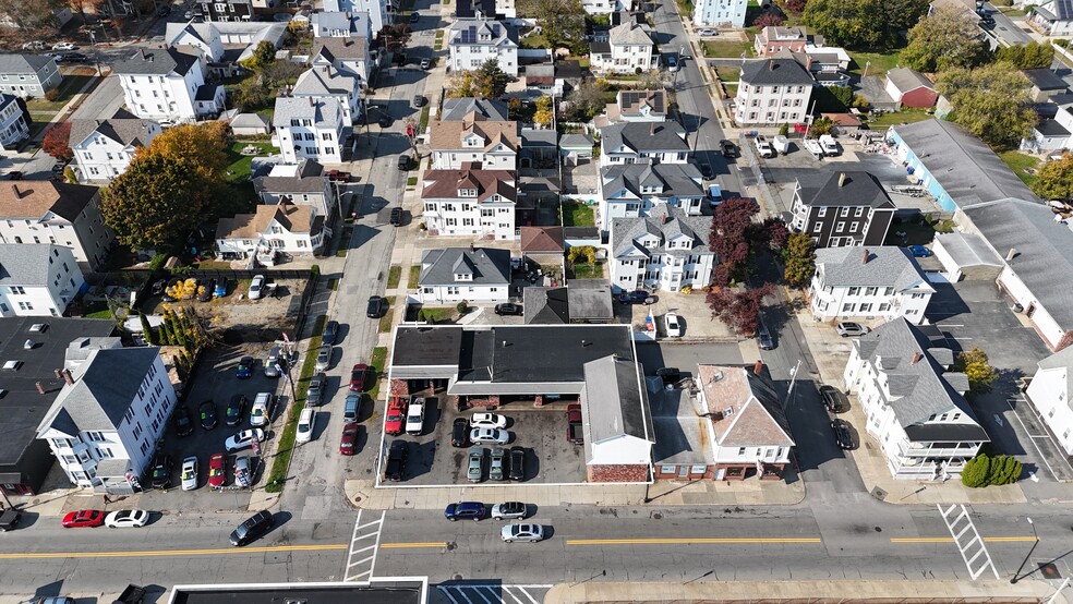 Primary Photo Of 347 Dartmouth St, New Bedford Auto Repair For Sale