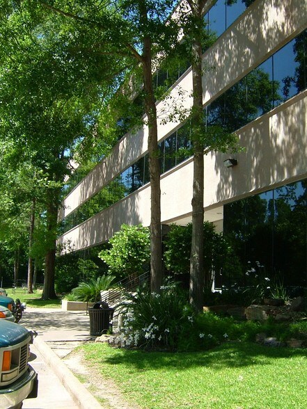 More Photos Of 200 River Pointe Dr, Conroe Office For Lease