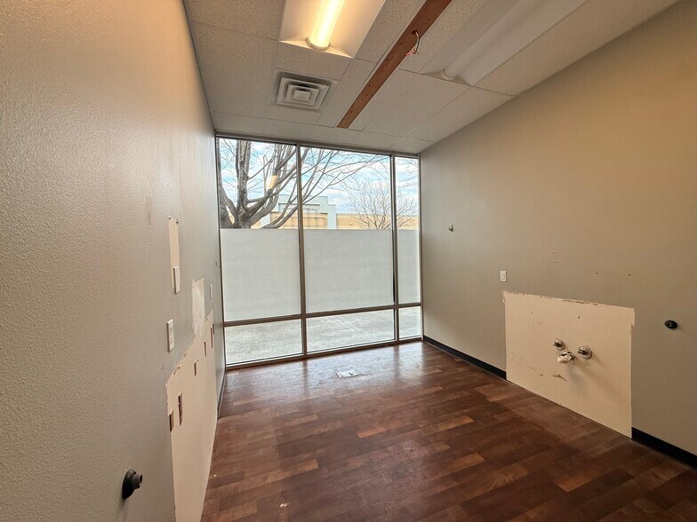 More Photos Of 2735 W Court St, Pasco General Retail For Lease
