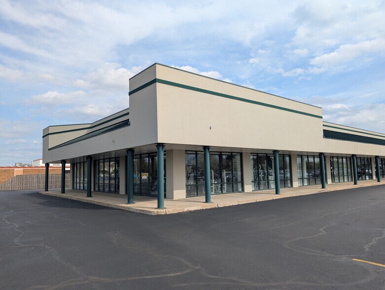 More Photos Of 852 Sharp Dr, Shorewood Unknown For Lease