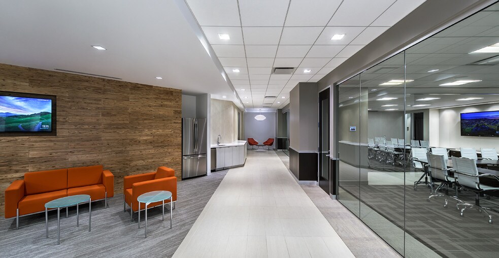 More Photos Of 10 N Martingale Rd, Schaumburg Coworking Space