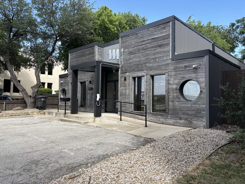 More Photos Of 4400 W Vickery Blvd, Fort Worth Research And Development For Lease