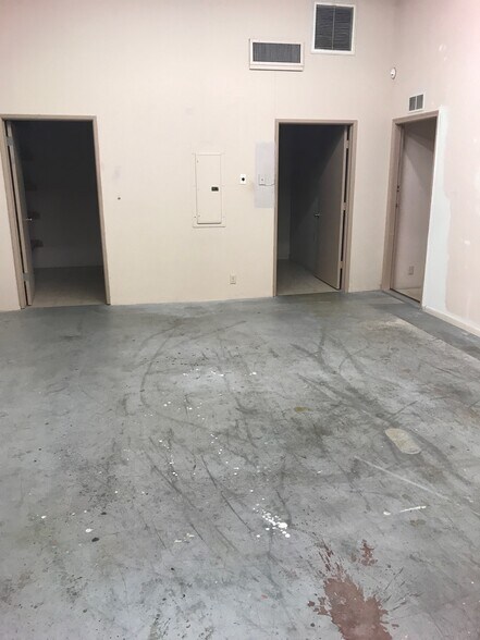 More Photos Of 41701 Corporate Way, Palm Desert Research And Development For Lease