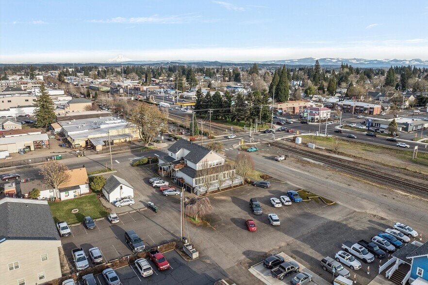 More Photos Of 113 N Elm St, Canby Restaurant For Lease
