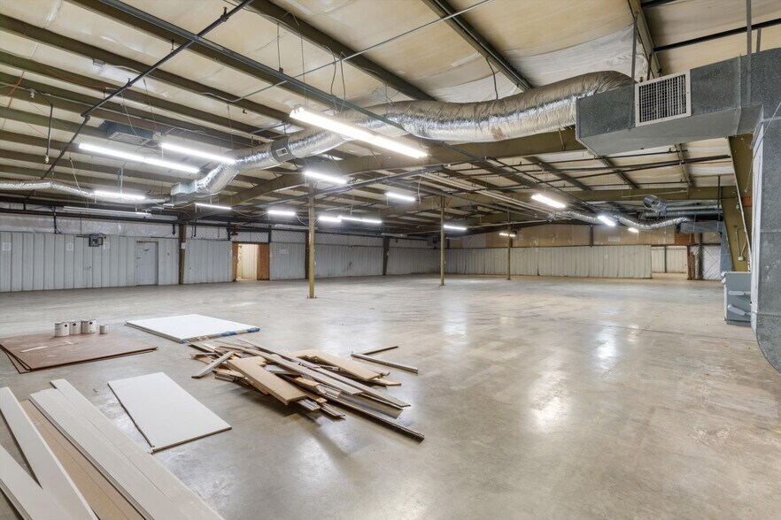 More Photos Of 1811-1813 Old Estill Springs Rd, Tullahoma Warehouse For Lease