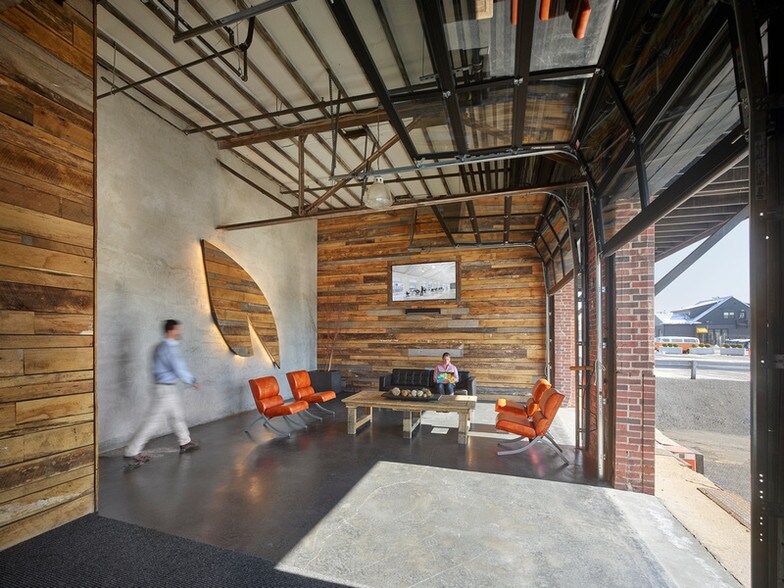 More Photos Of 1800 E State St, Hamilton Showroom For Lease