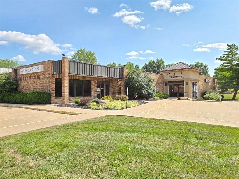 More Photos Of 705 Baptiste Dr, Paola Medical For Lease