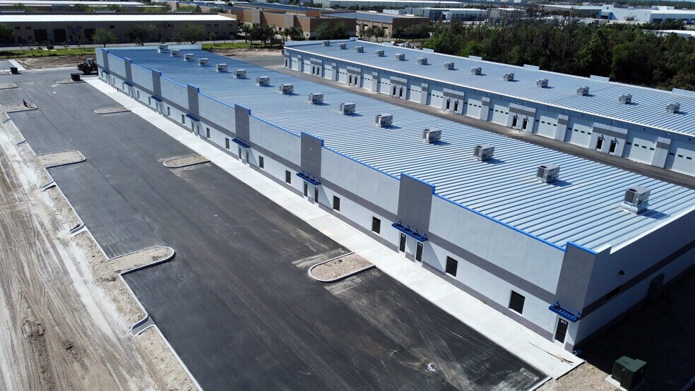 More Photos Of 16103 Lee Rd, Fort Myers Light Manufacturing For Lease