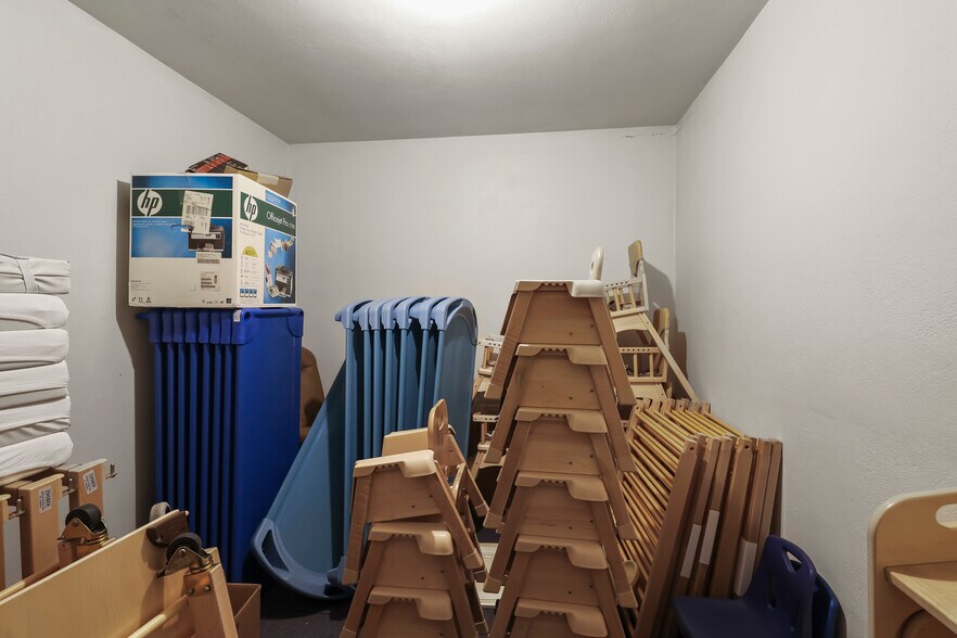 More Photos Of 1631 Main St, Niagara Falls Industrial For Sale