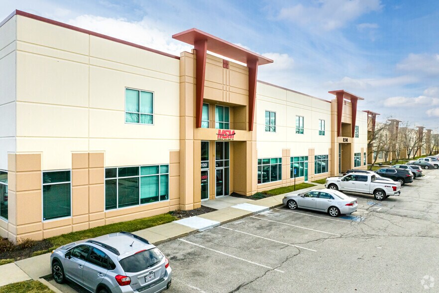 More Photos Of 11301-11325 Strang Line Rd, Lenexa Flex For Lease