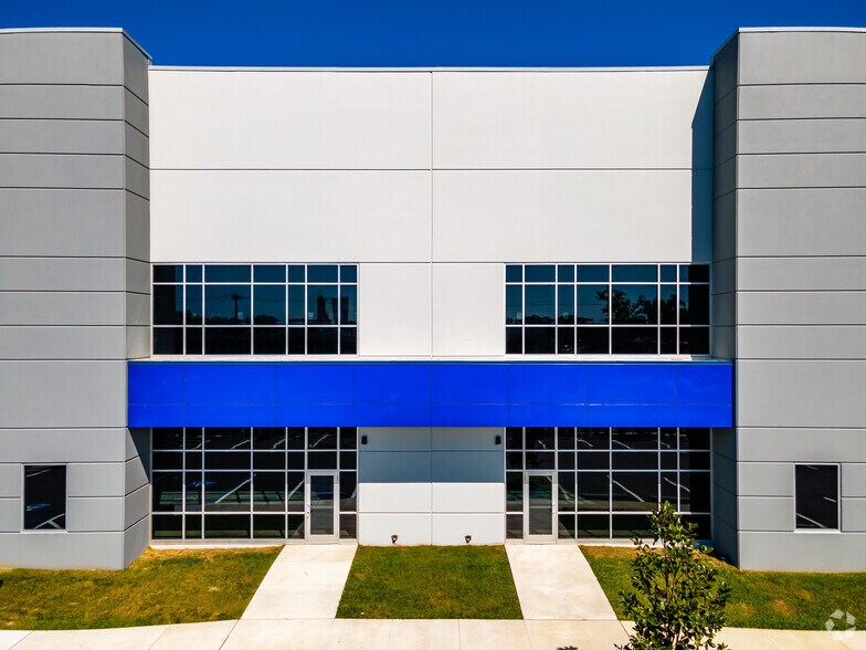More Photos Of 6337 County Road 579, Seffner Distribution For Lease
