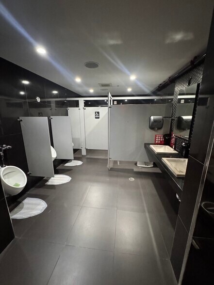 More Photos Of 1360 NW 88th Ave, Doral Bar For Sale