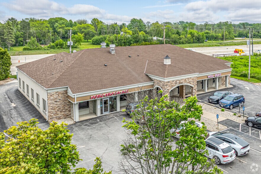 More Photos Of 10040-10046 N Port Washington Rd, Mequon Storefront Retail Office For Lease