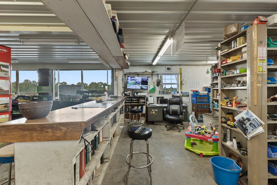 More Photos Of 60 US-54 Hwy, El Dorado Springs General Retail For Sale