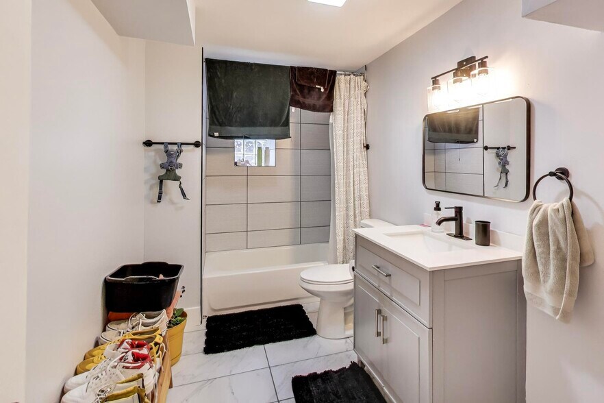 More Photos Of 932 N Richmond St, Chicago Multifamily For Sale