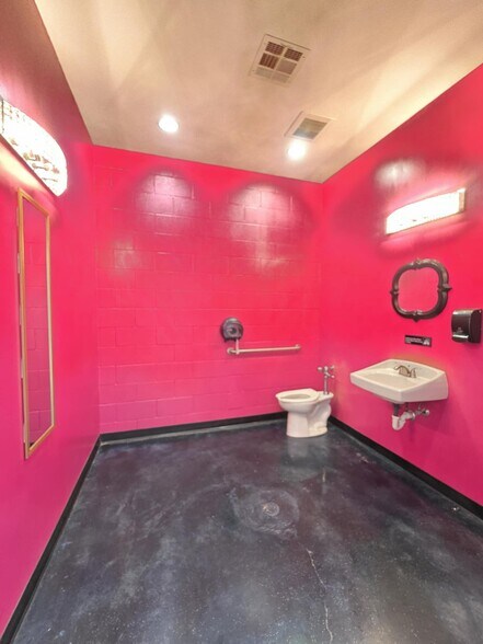 More Photos Of 8799 State Highway 35 N, Van Vleck Convenience Store For Sale