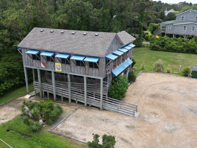 More Photos Of 25202 Island Pines Dr, Waves Restaurant For Sale