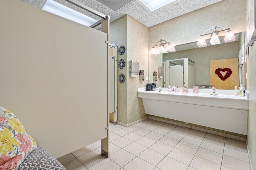 More Photos Of 6540 Brevard Rd, Etowah Office For Sale