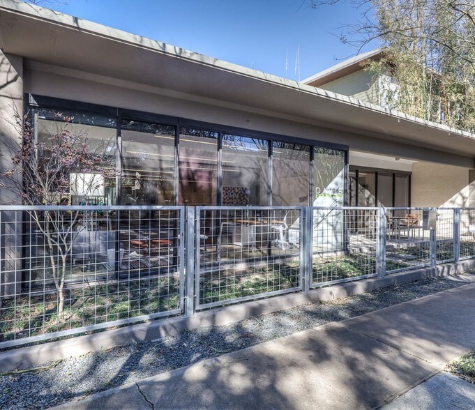 More Photos Of 616 Hawthorne St, Houston Coworking Space