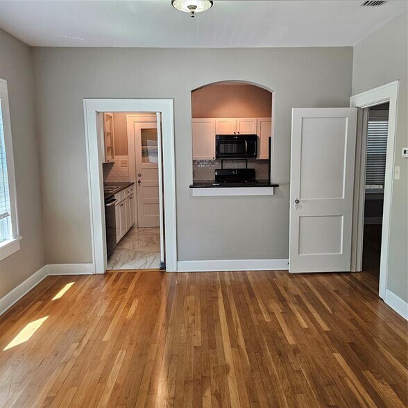 More Photos Of 506 1/2 W 7th #1 St, Austin Office For Lease