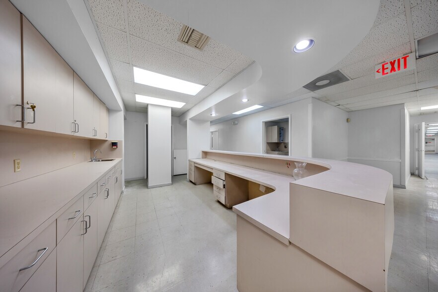 More Photos Of 2901 NW 17th Ave, Miami Office For Sale