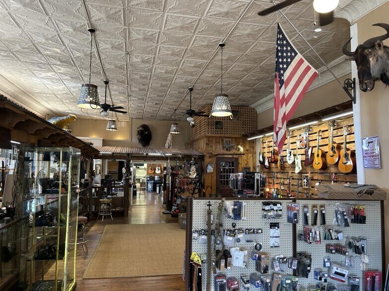 More Photos Of 100 N Main St, Lindale General Retail For Sale