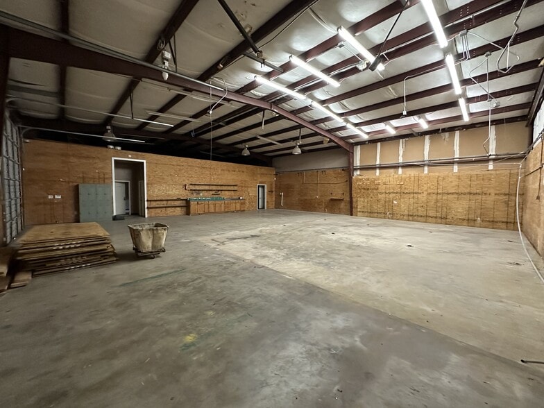 More Photos Of 13106 Lookout Rdg, San Antonio Warehouse For Sale