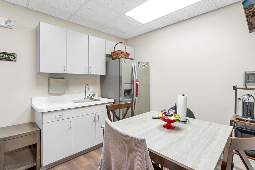 More Photos Of 920 ROLLING ACRES Rd, Lady Lake Medical For Sale