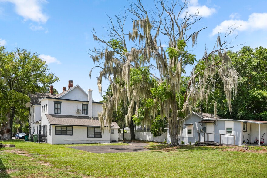 More Photos Of 205 S Grove St, Eustis Apartments For Sale