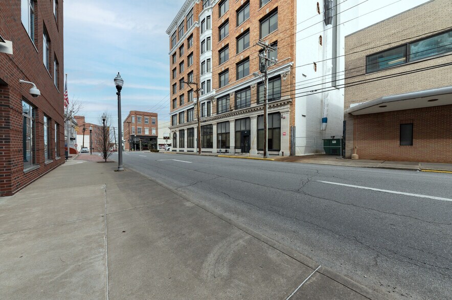 More Photos Of 700 Market St, Parkersburg Office For Lease