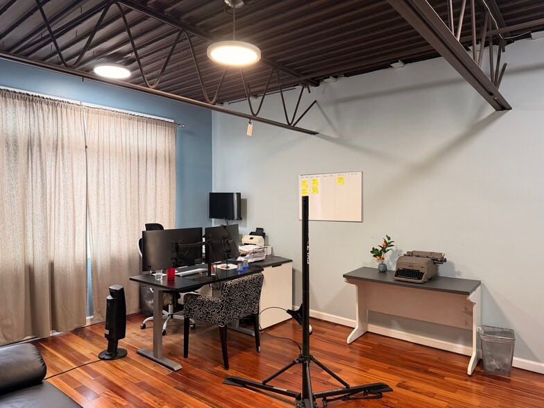 More Photos Of 3533-3539 Lawson Blvd, Oceanside Warehouse For Lease