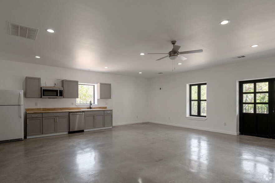 More Photos Of 7501 SH 71, Spicewood Unknown For Lease