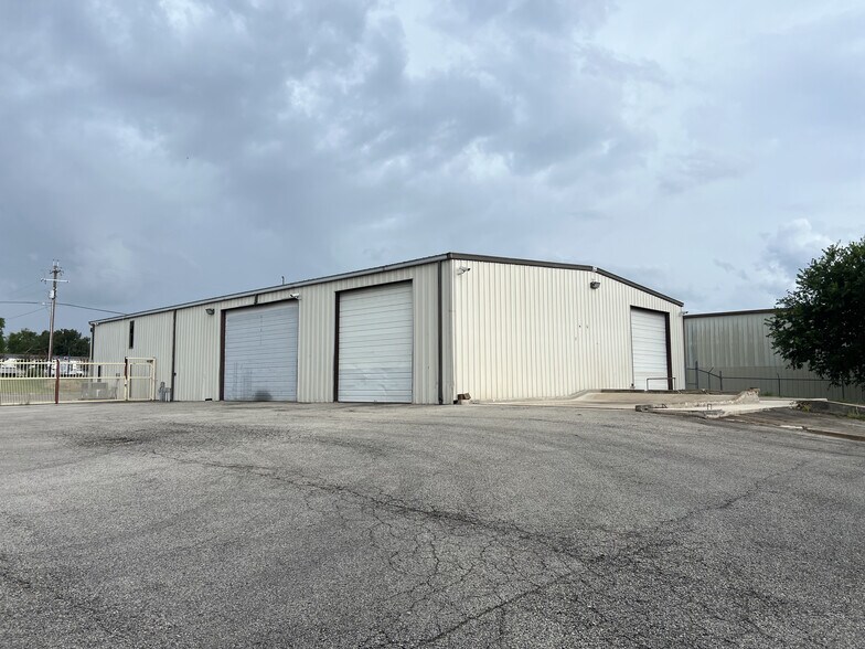 Primary Photo Of 1974 US Hwy 90, Seguin Self Storage For Lease