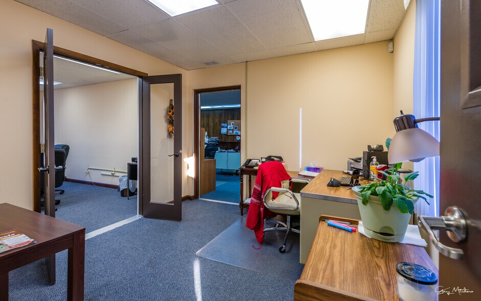 More Photos Of 9757 S Kedzie Ave, Evergreen Park Office For Sale