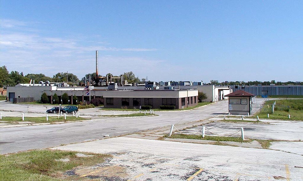More Photos Of 401-407 S Leonard St, Liberty Industrial For Sale