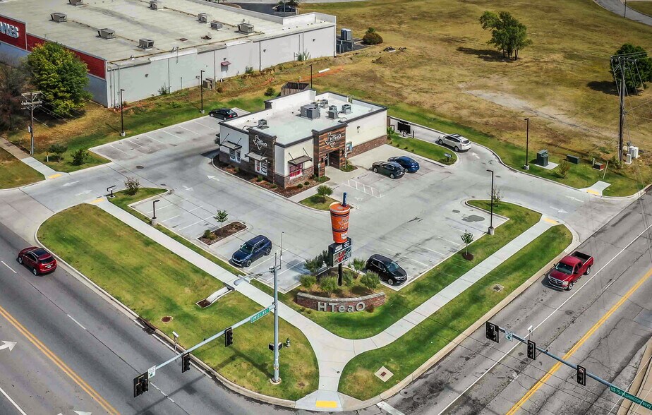 More Photos Of 2448 SE Washington Blvd, Bartlesville General Retail For Sale