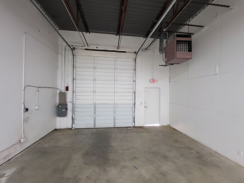 More Photos Of 7112 NW Melrose Ln, Oklahoma City Manufacturing For Lease