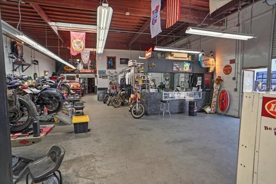More Photos Of 1940 Freeman Ave, Signal Hill Warehouse For Sale