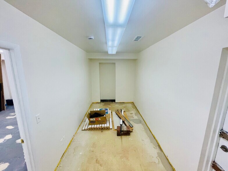 More Photos Of 4830 MacArthur Blvd NW, Washington Storefront Retail Office For Lease